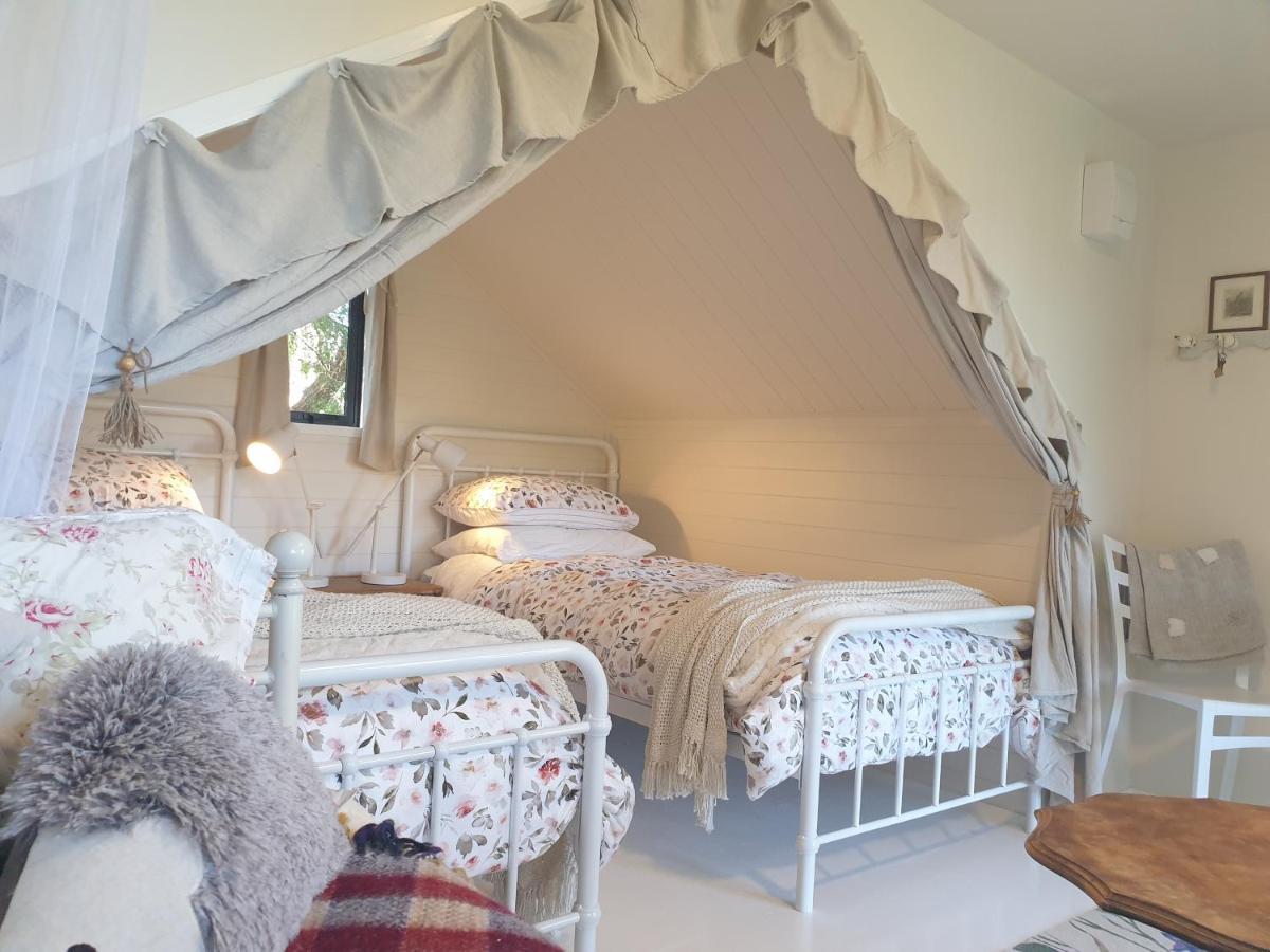 Cabins On Tudor Bed & Breakfast Motueka Esterno foto